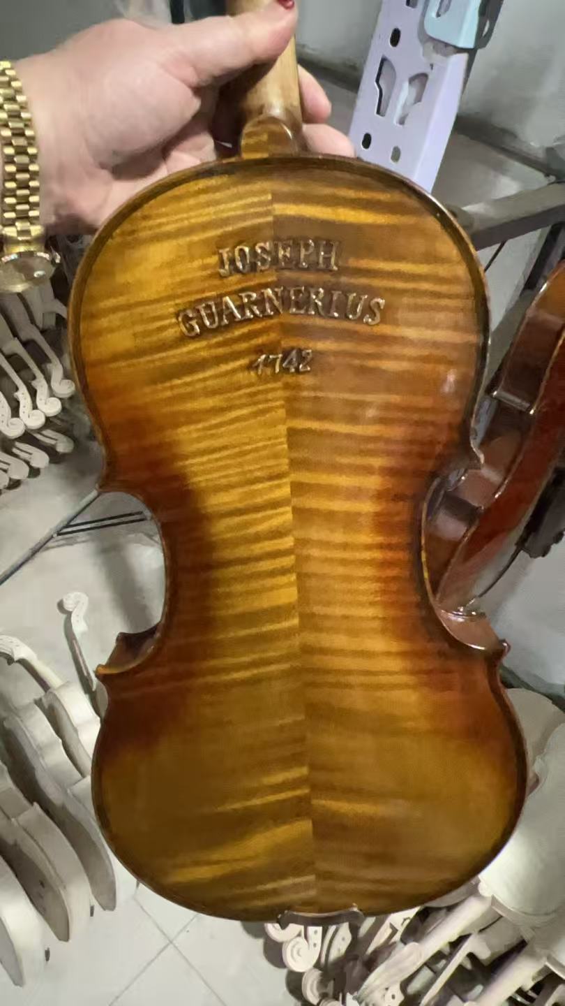 Musical Instruments 4/4 Carvin - đánh giá và giá Musical Instrument Online