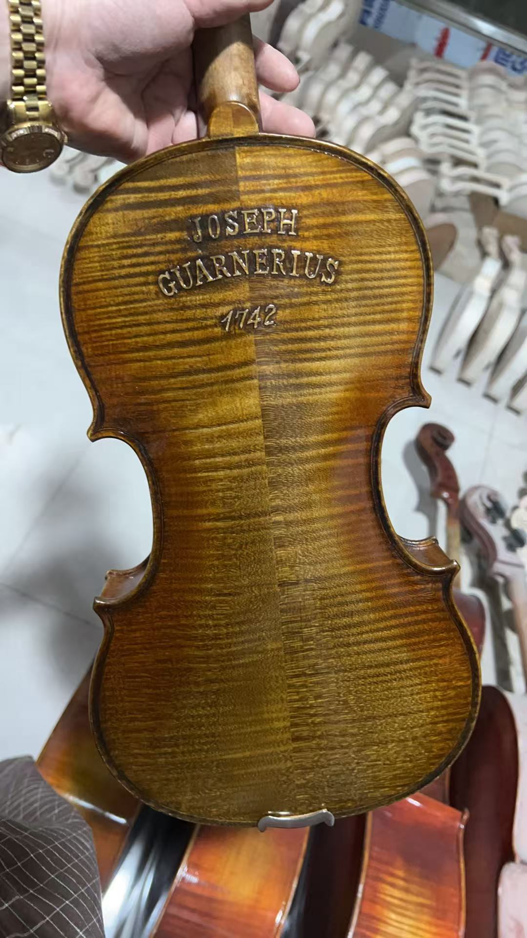 Musical Instruments 4/4 Carvin - đánh giá và giá Musical Instrument Online